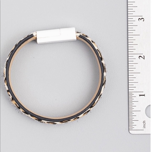 Leopard Print Bracelet Lightning Charger - Picture 2 of 3